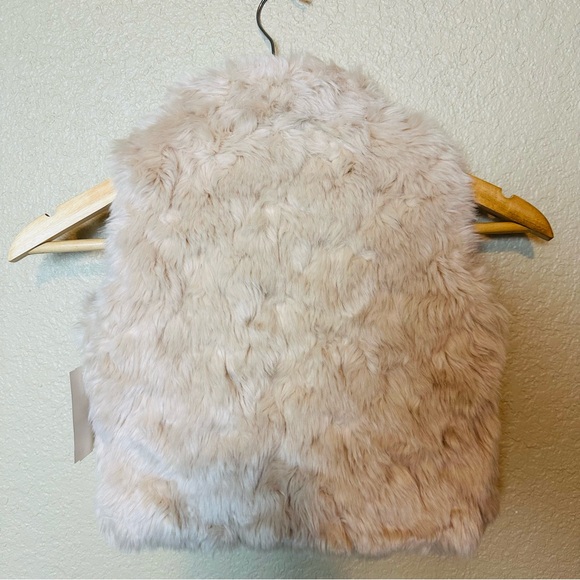 Mini Biden Girls Faux Fur Vest in Cream Size 2-3 Years - Picture 4 of 6